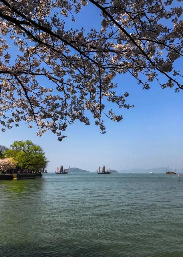 今天听了一首歌，太湖唱的如此动听，不知太湖在哪里