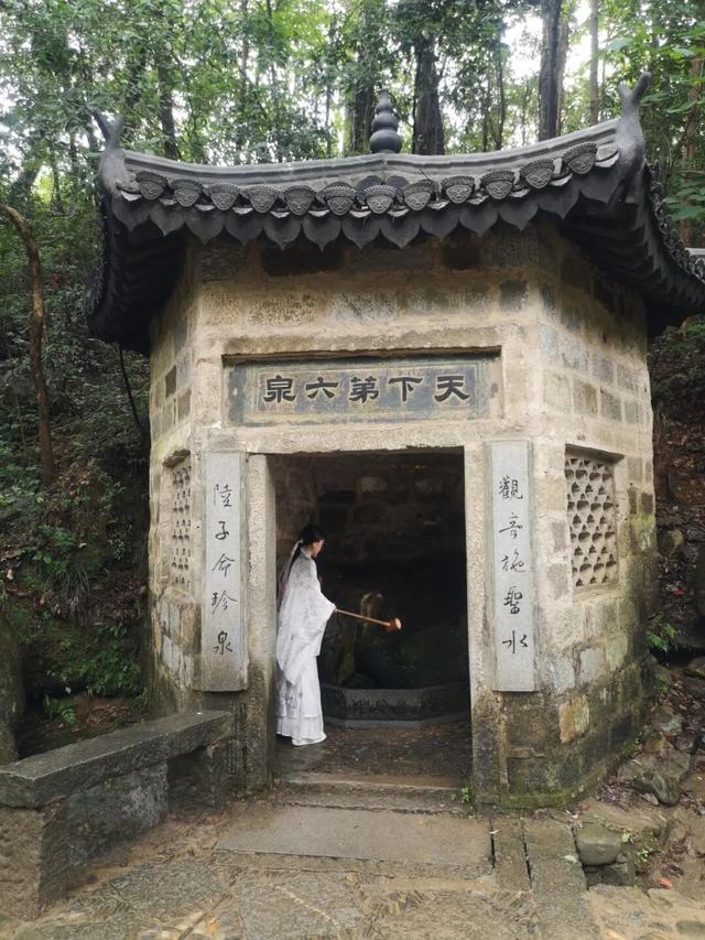 秋染古涧藏胜景，小众打卡地藏着千年韵味