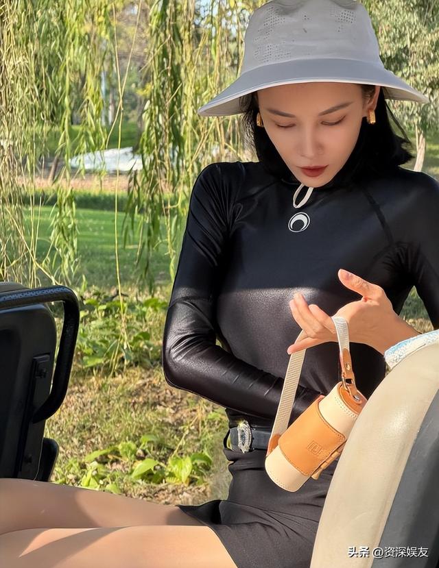 张蓝心肉丝太绝了，搭配黑色紧身衣，真是主人级别