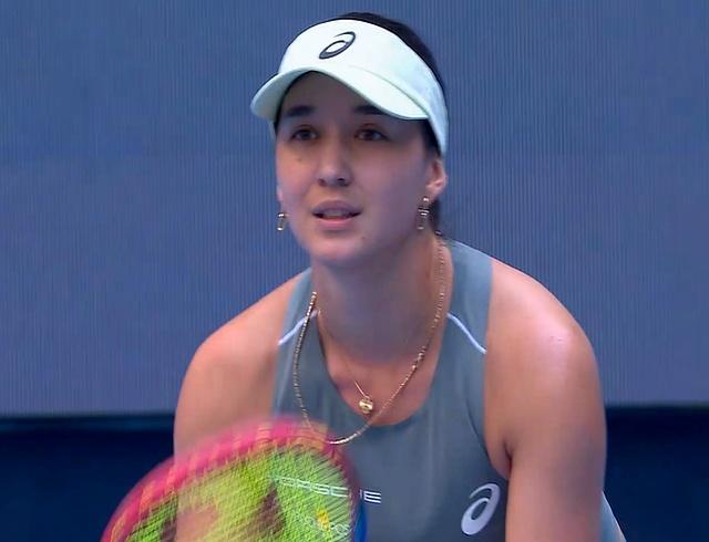 她太稳了！卫冕冠军2-0、10连胜：中网首个4强诞生，近234万奖金