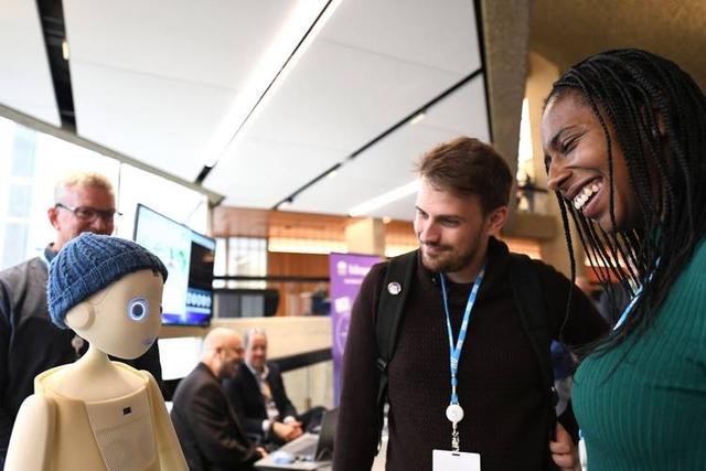 AI装乖撒谎耍滑头，进化速度拦不住，能造工具还独立