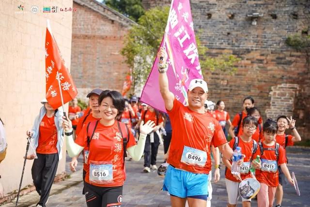 近1500人在韶关南雄“重走长征路”
