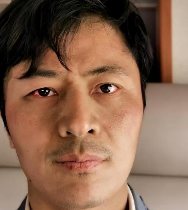 演了83部戏都没红，颜值不输靳东演技不输张译，如今47岁还在拍戏