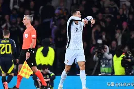 C罗赛后不搭理任何人径自走出球场 他不断抗议令主裁无比厌烦图片