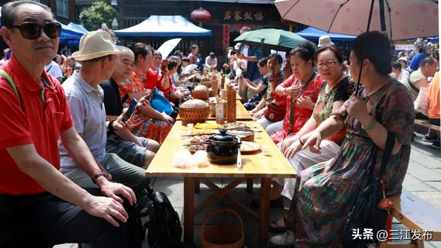 专列畅行侗乡情 贵客醉心三江韵