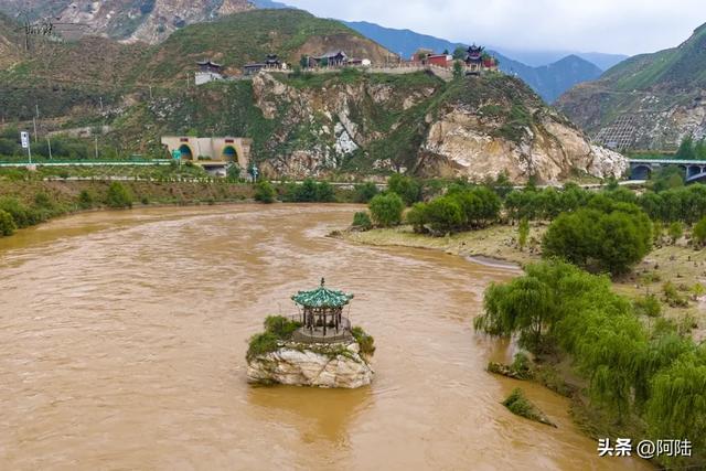 青海鲁班亭隧道上有片神秘建筑群,可能就是传说中的老鸦峡金山寺