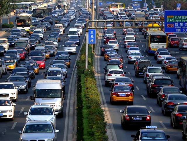 全民豪车时代？30万在中国算不算豪车？车市背后数据告诉你真相