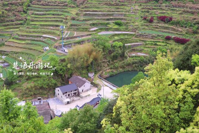 浙江宁波有一条清幽长溪，沿途3个古村犹如世外桃源，成休闲胜地