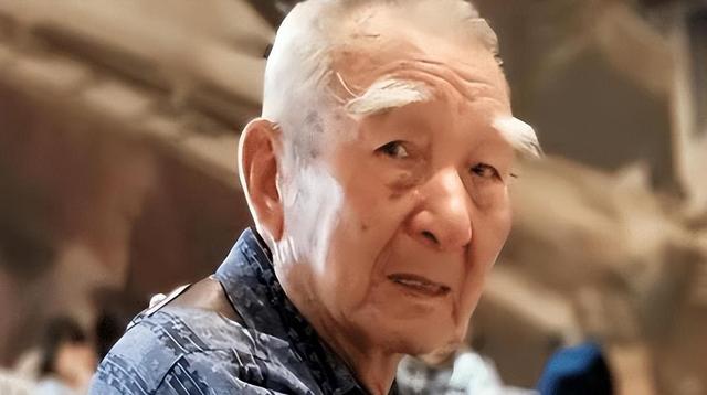 92岁台湾老兵回重庆寻亲，下飞机后却怒斥子女：这不还是台北