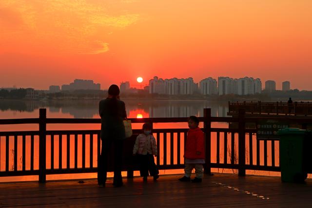柘城容湖：半城烟火浸在落日橙红里