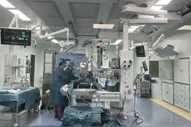 咸宁女子冒着风雪转汉救治捡回一命，医生提醒：天气骤冷，动脉瘤破裂高发图片