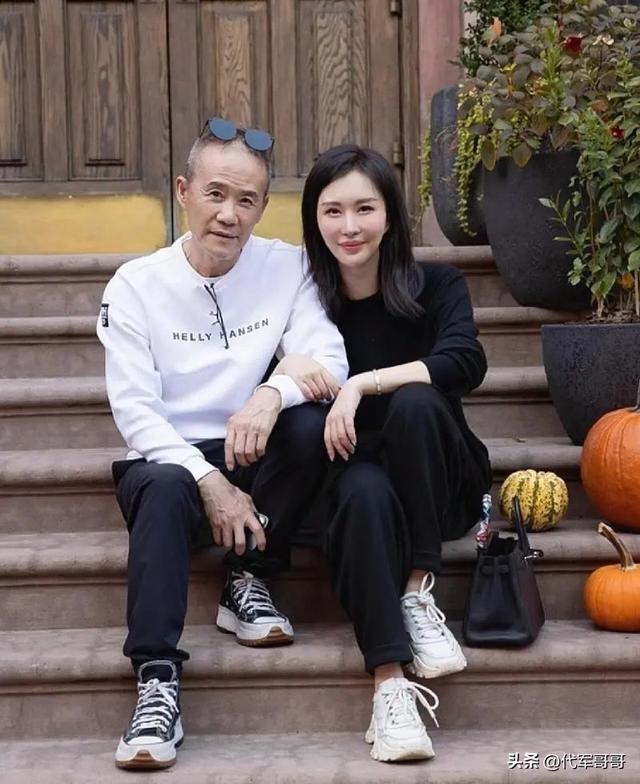 他每年退休金1千万，还娶了33岁女明星，69岁再生下了一个女儿