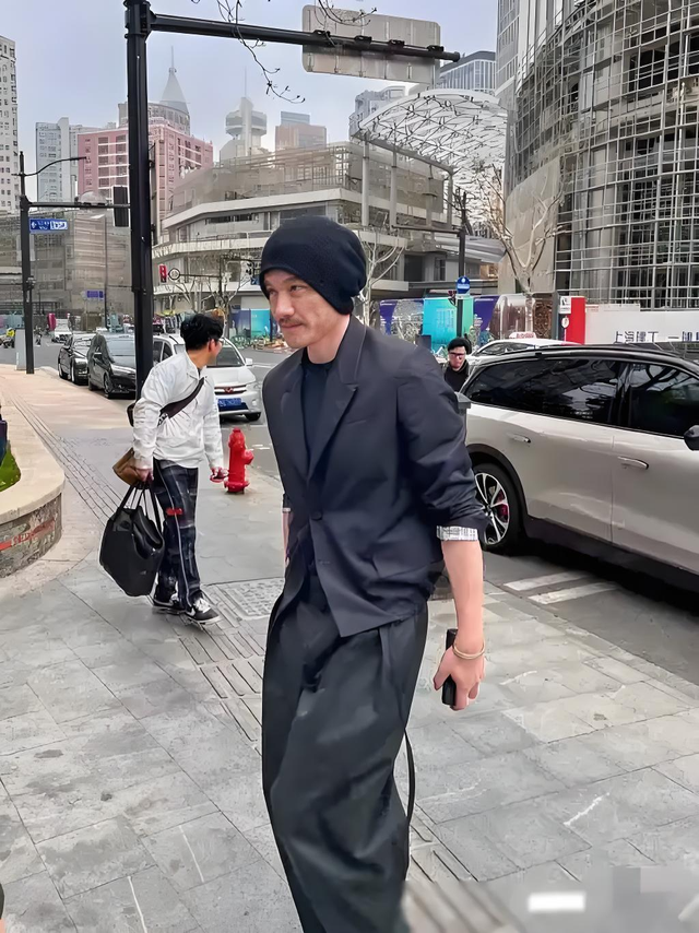 胡兵素颜流出，网友：这还是那个T台男神吗？