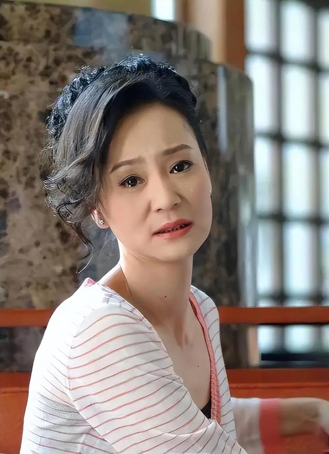 再有钱也没用！这4位女星没有“子宫”，永远失去了当母亲的权利
