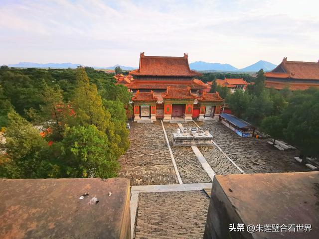 和四位战友参观唐山清东陵