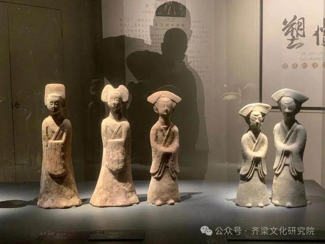六朝博物馆里的南朝文物，以六朝青瓷、陶俑、瓦当为主