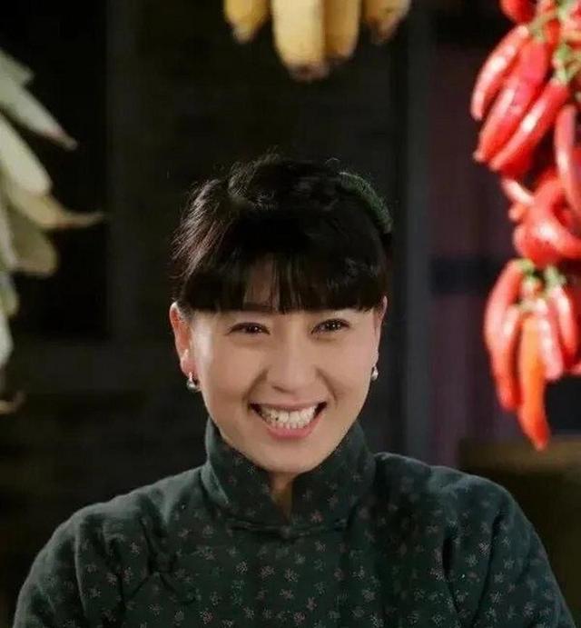 53岁晚节不保？踩着赵本山上位的闫学晶，终是为荒唐行径买了单