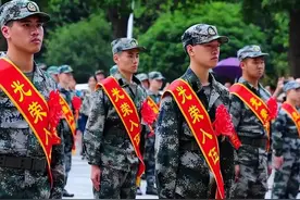 为何不建议大学在读时去当兵，最好还是等大学毕业后再去图片
