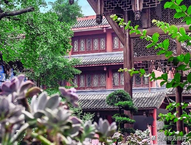 成都大邑最精致寺庙，钟鼓楼建于河上，超级漂亮，公共交通可达！