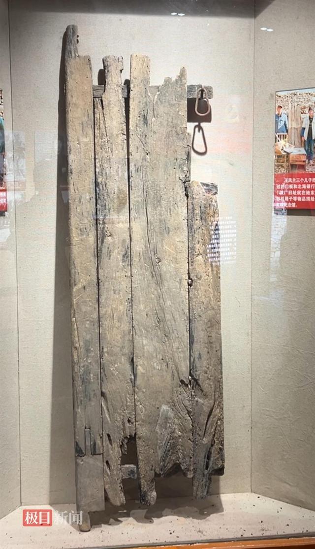 沂蒙山区数百名游客齐唱《歌唱祖国》，现场一片红色海洋