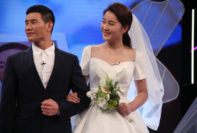 法院出手，嘎子哥谢孟伟再迎噩耗，老婆跑路传闻真相大白才两个月