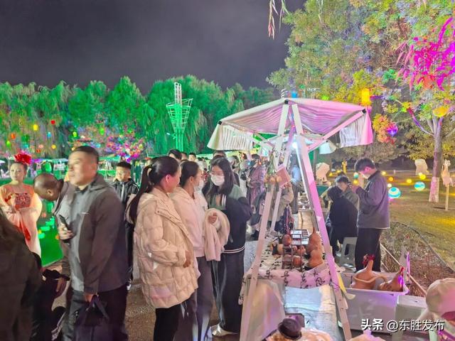 人气爆棚！假期首日东胜这里嗨翻天！
