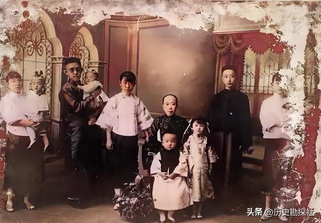 这是袁世凯五姨太的真实样貌，头发稀疏并不貌美，但备受宠爱