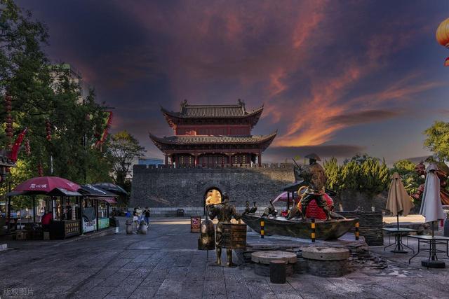 郑州没想到，洛阳没想到，现在的开封，怎么突然这么火了