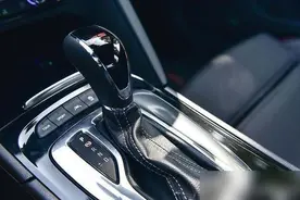 停车时挂P挡和N挡区别很大，这些细节一定要注意图片