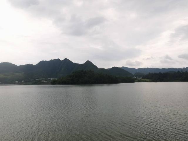 遵义新蒲：中桥水库“官坟”群