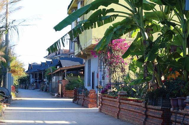 走进云南边陲清代古村，种植甘蔗，纺织，制陶，村中还有百年古寺