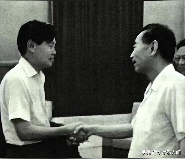 杨振宁追悼会确定，离世前状态曝光，重重摔跤后，翁帆早做好准备