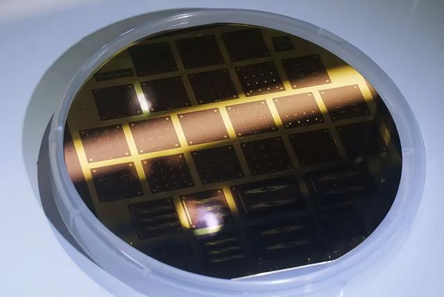 荷兰巨头断供中企晶圆，中国甩出10亿账单反杀！国家这次绝不退让