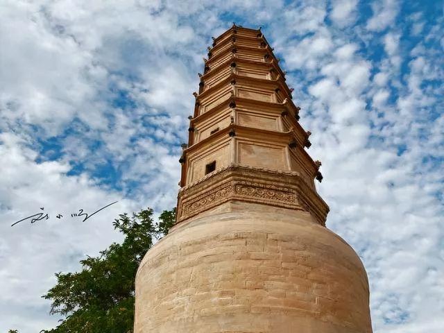兰州有座“千年白塔”！免费登顶看黄河穿城，本地人爱来喝三泡台