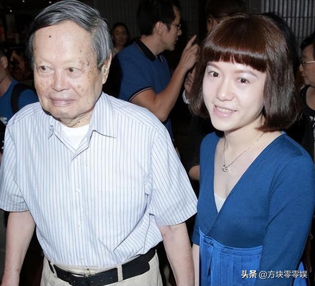 杨振宁家庭情况曝光：三个儿女无人继承物理学，与翁帆关系也很好