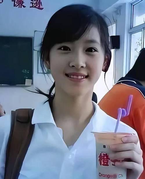 不装了！婚变传闻仅10天，31岁章泽天高调官宣喜讯，终于等到这天