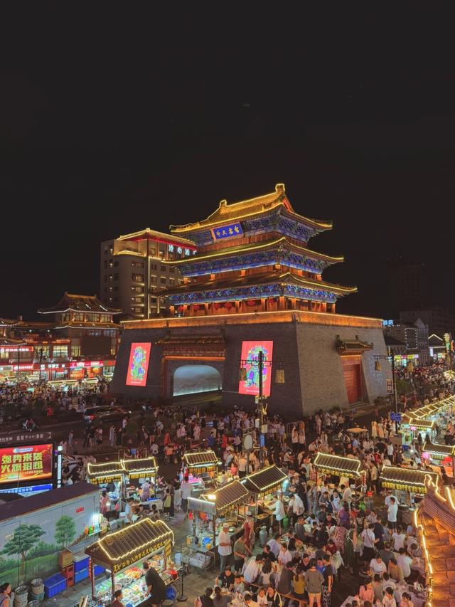 一个刚从开封回来的人警告：别轻易去，这座城会搞乱你的时间感