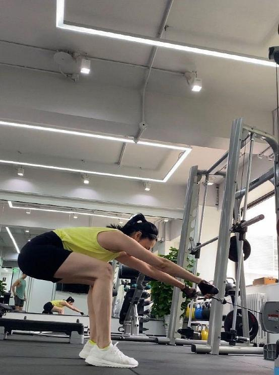 姚晨力量训练练得好专业！跑者要这样练跑步专项力量
