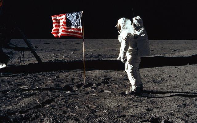 不用星舰？美国重返月球更难了：方案大改！没想到遭遇“卡脖子”