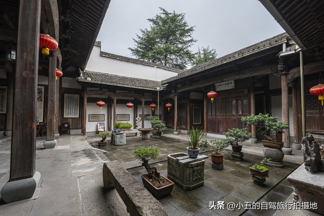 徽州古城2025终极攻略曝光！鱼灯展+非遗狂欢+暗黑美食