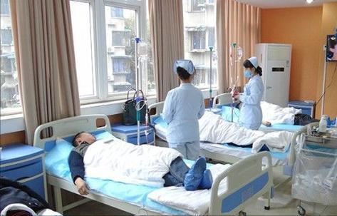 医生发现：大量喝水的高血压患者，用不了多久，身体或有6大变化