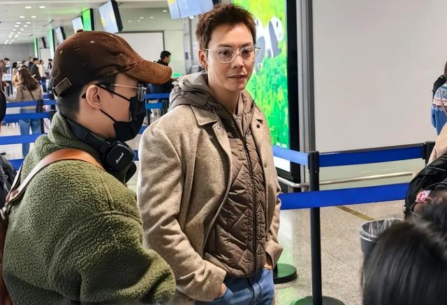 陈伟霆妈妈飞北京看孙子！婆媳第一次见面，何穗大胆拍辣照迎接！