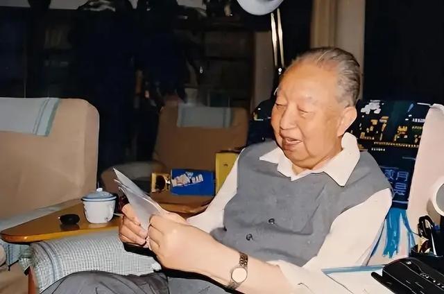 她15岁入党	，18岁和主席成亲，如今仍健在，却几乎不出来露面