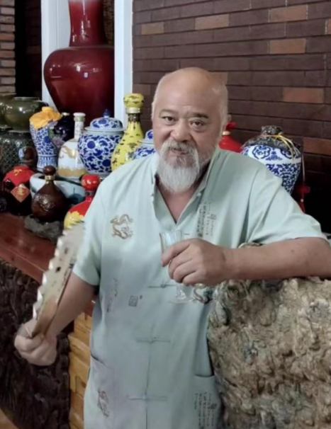 不顾医生劝阻每天2包烟，顿顿8两白酒的演员李琦，如今变成啥样