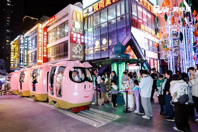 小粉猪火车，刷屏！！海淀新晋网红打卡地人气爆棚——