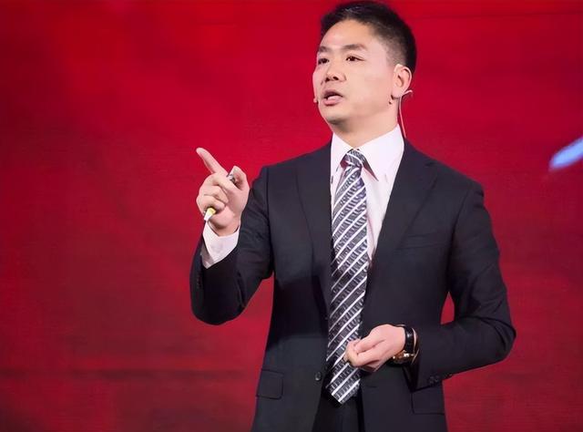 亲情重要还是金钱重要？就算如今的刘强东，面对儿子时也充满遗憾