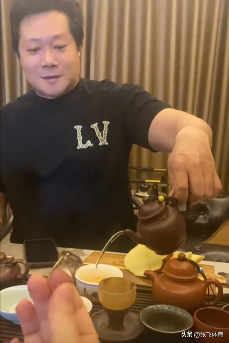 北京肖哥突发去世，年仅45岁	，家里原石成堆开大奔，十几套房出租