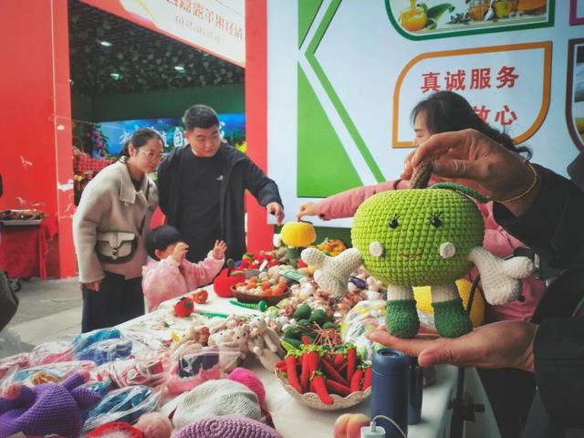 “果香专列”赴金果盛会 “甜蜜之旅”谱产业交响