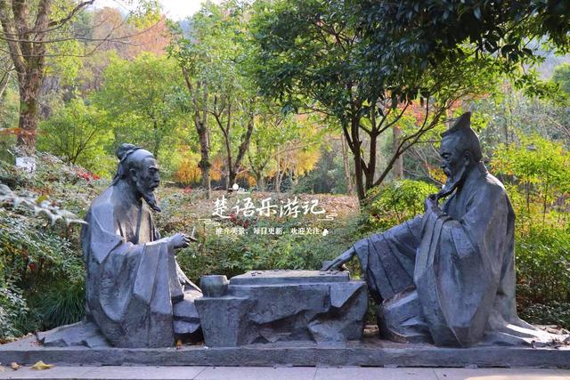 浙江绍兴这片风景真的太美了，五彩枫树犹如天然油画，拍照太出片