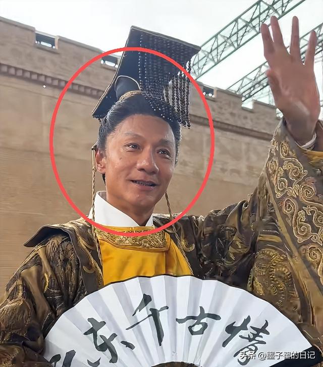 心酸！65岁港星沦落景区打工，当年不输刘德华，如今却成了酒糟鼻